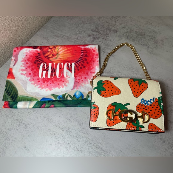 Gucci Zumi Card Case in Cream Strawberry Leather EUC - Picture 1 of 16